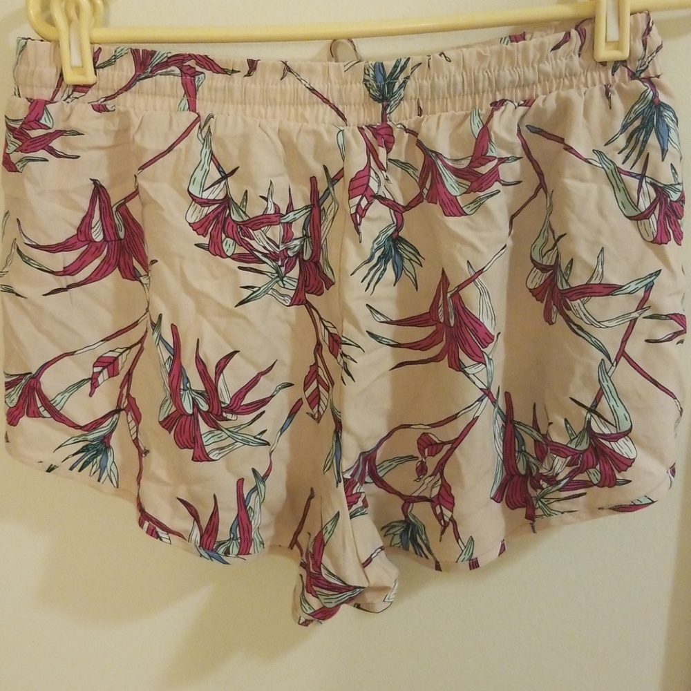 Pink shorts - Picture 3 of 3